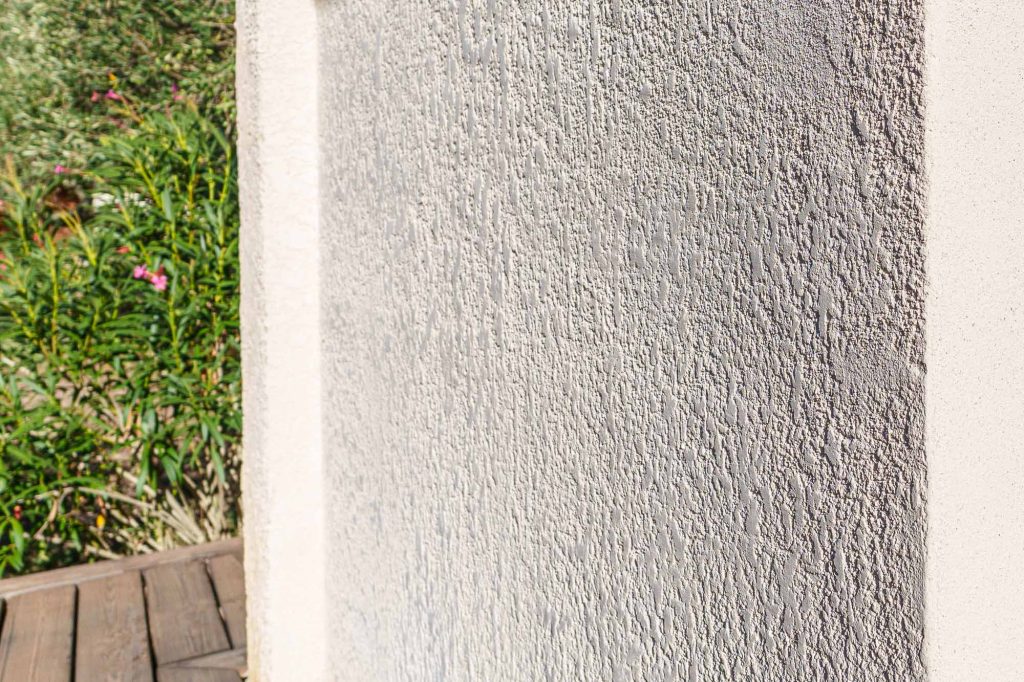 Esprit Reno est une entreprise spécialisée dans la rénovation intérieure et extérieure. Peinture, ravalement de façade, revêtements muraux et sols, isolation, traitement de toiture et aménagements. Nous apportons un soin particulier aux finitions et à la qualité pour valoriser maisons, appartements et bâtiments. Basés dans le Gard, nous intervenons à Nîmes, Bellegarde, Marguerittes et dans toute l’Occitanie.