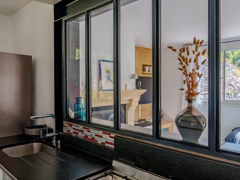 Esprit Reno est une entreprise spécialisée dans la rénovation intérieure et extérieure. Peinture, ravalement de façade, revêtements muraux et sols, isolation, traitement de toiture et aménagements. Nous apportons un soin particulier aux finitions et à la qualité pour valoriser maisons, appartements et bâtiments. Basés dans le Gard, nous intervenons à Nîmes, Bellegarde, Marguerittes et dans toute l’Occitanie.