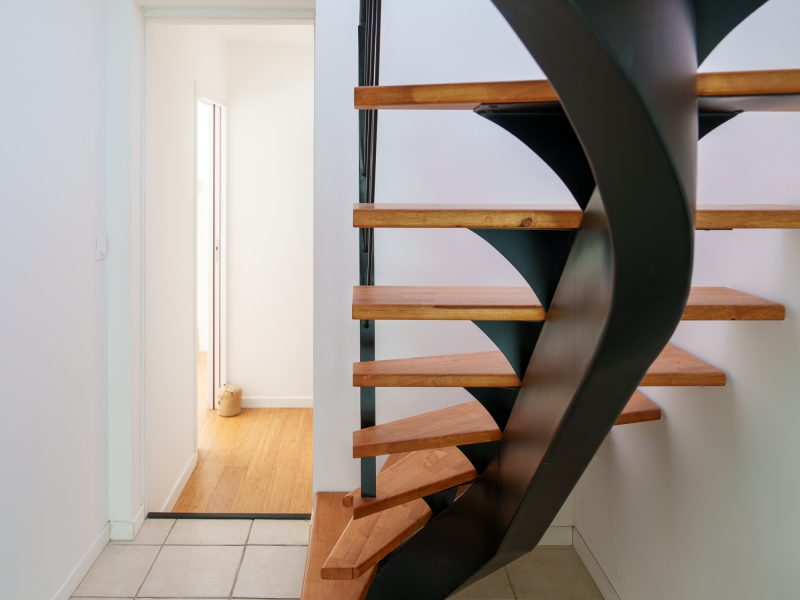 Esprit Reno est une entreprise spécialisée dans la rénovation intérieure et extérieure. Peinture, ravalement de façade, revêtements muraux et sols, isolation, traitement de toiture et aménagements. Nous apportons un soin particulier aux finitions et à la qualité pour valoriser maisons, appartements et bâtiments. Basés dans le Gard, nous intervenons à Nîmes, Bellegarde, Marguerittes et dans toute l’Occitanie.