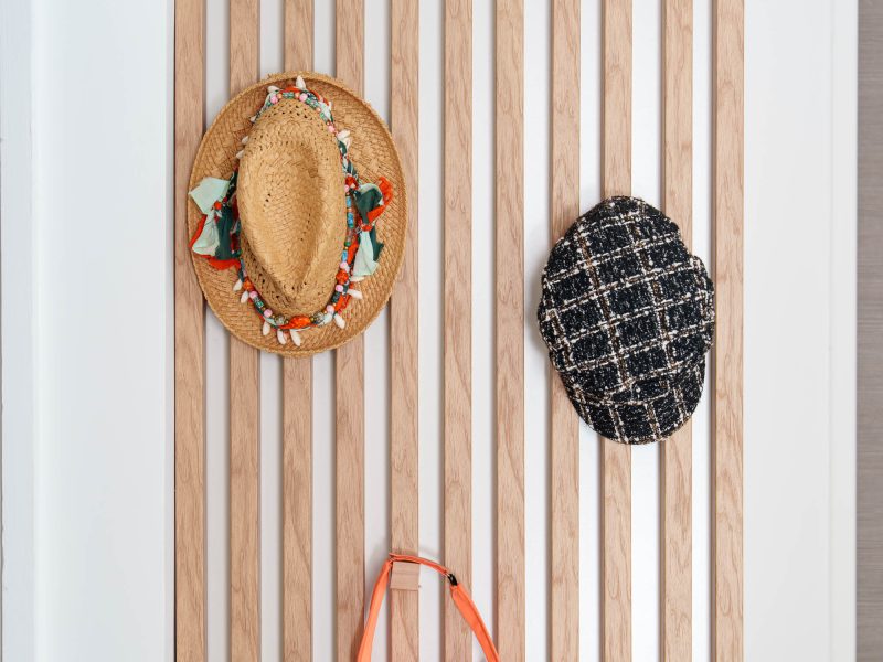 Esprit Reno est une entreprise spécialisée dans la rénovation intérieure et extérieure. Peinture, ravalement de façade, revêtements muraux et sols, isolation, traitement de toiture et aménagements. Nous apportons un soin particulier aux finitions et à la qualité pour valoriser maisons, appartements et bâtiments. Basés dans le Gard, nous intervenons à Nîmes, Bellegarde, Marguerittes et dans toute l’Occitanie.