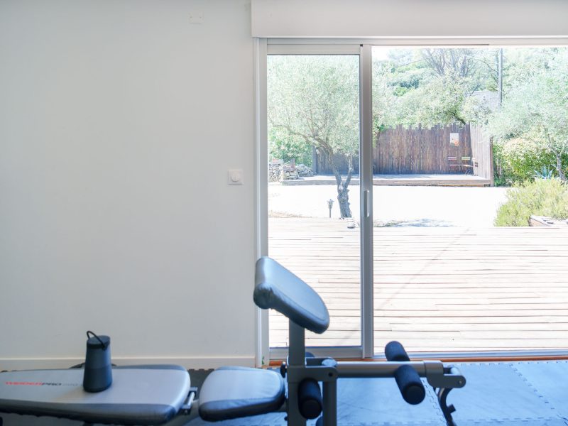 Esprit Reno est une entreprise spécialisée dans la rénovation intérieure et extérieure. Peinture, ravalement de façade, revêtements muraux et sols, isolation, traitement de toiture et aménagements. Nous apportons un soin particulier aux finitions et à la qualité pour valoriser maisons, appartements et bâtiments. Basés dans le Gard, nous intervenons à Nîmes, Bellegarde, Marguerittes et dans toute l’Occitanie.