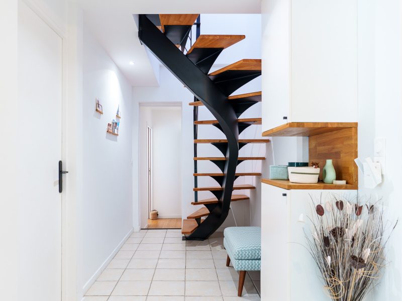 Esprit Reno est une entreprise spécialisée dans la rénovation intérieure et extérieure. Peinture, ravalement de façade, revêtements muraux et sols, isolation, traitement de toiture et aménagements. Nous apportons un soin particulier aux finitions et à la qualité pour valoriser maisons, appartements et bâtiments. Basés dans le Gard, nous intervenons à Nîmes, Bellegarde, Marguerittes et dans toute l’Occitanie.