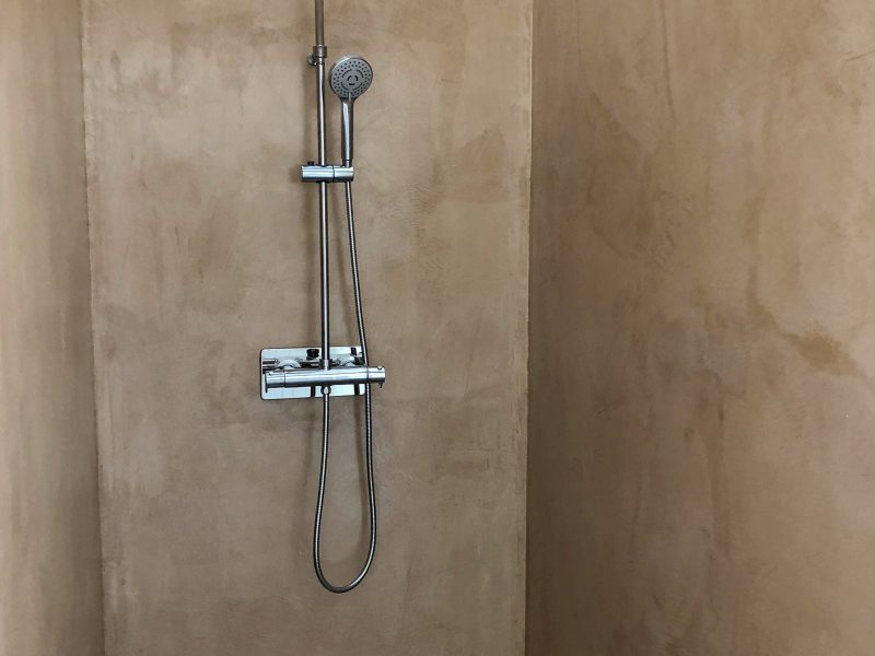 Esprit Reno est une entreprise spécialisée dans la rénovation intérieure et extérieure. Peinture, ravalement de façade, revêtements muraux et sols, isolation, traitement de toiture et aménagements. Nous apportons un soin particulier aux finitions et à la qualité pour valoriser maisons, appartements et bâtiments. Basés dans le Gard, nous intervenons à Nîmes, Bellegarde, Marguerittes et dans toute l’Occitanie.